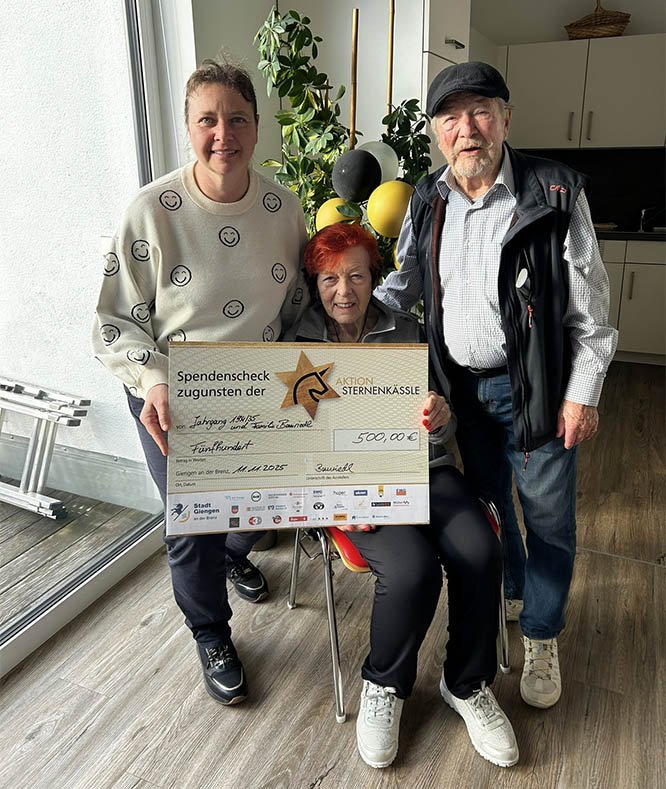 Der 1934/35er Jahrgang und Familie Bauriedl spenden 500 Euro ins Sternenkässle